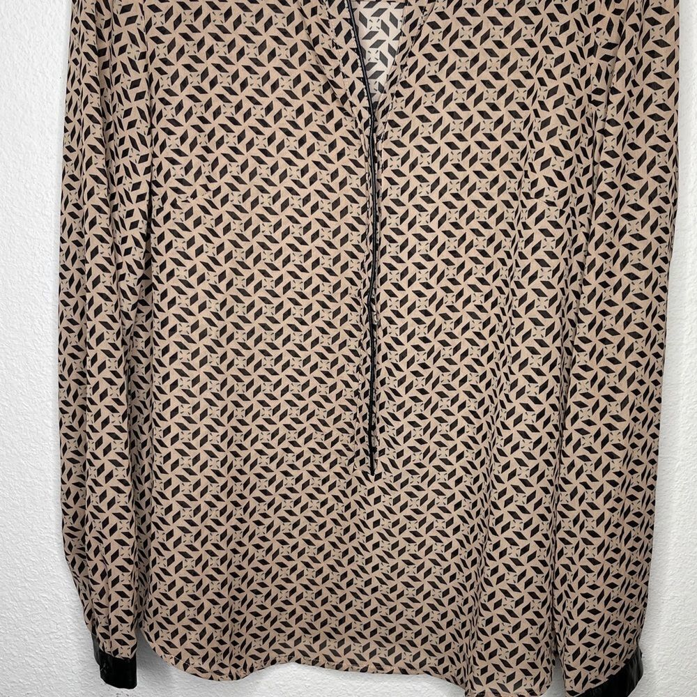 Kenar Blouse‎ - Picture 3 of 7
